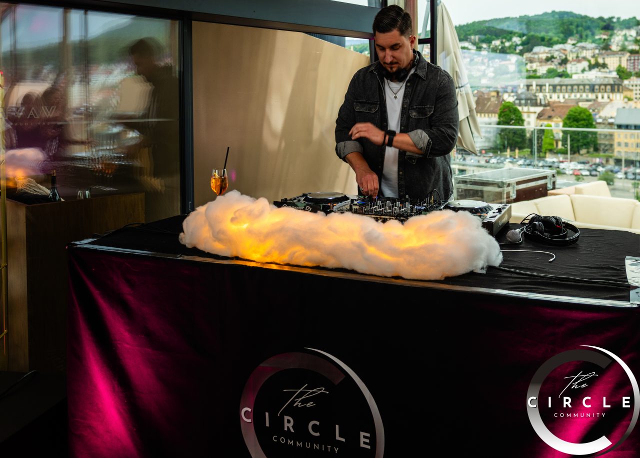 the circle wave rooftop Neuchatel 24.05 (112)