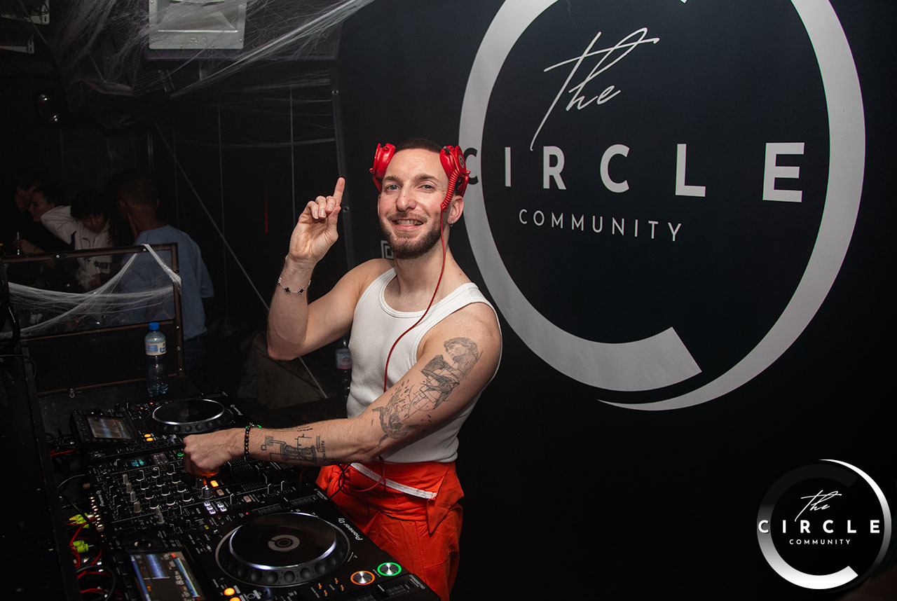 The_Circle_Black_Moon_33