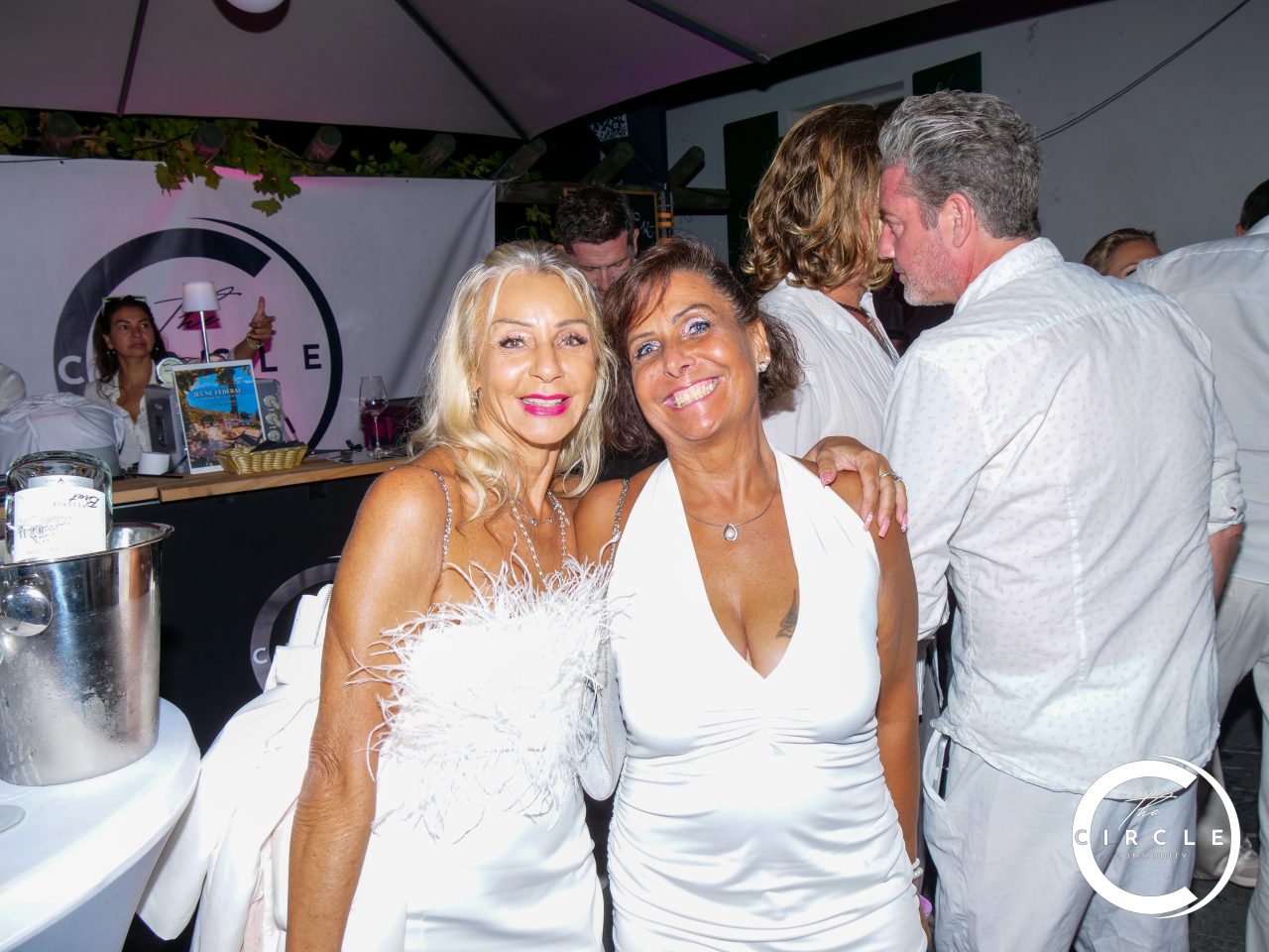 The Circle White 105