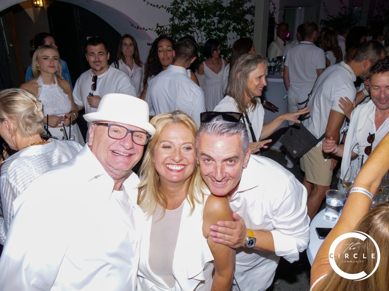 The Circle White 106