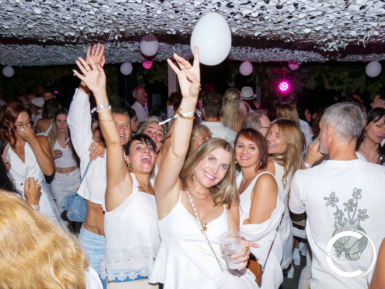 The Circle White 112