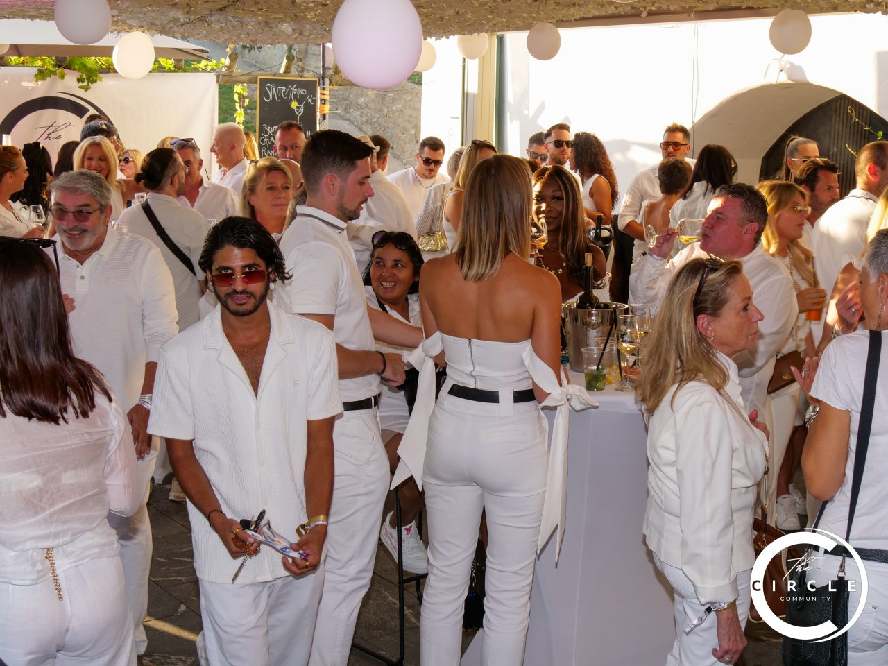 The Circle White 13