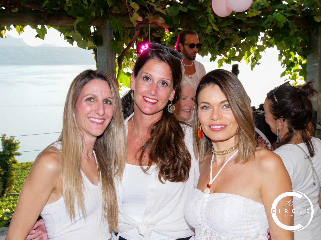 The Circle White 15