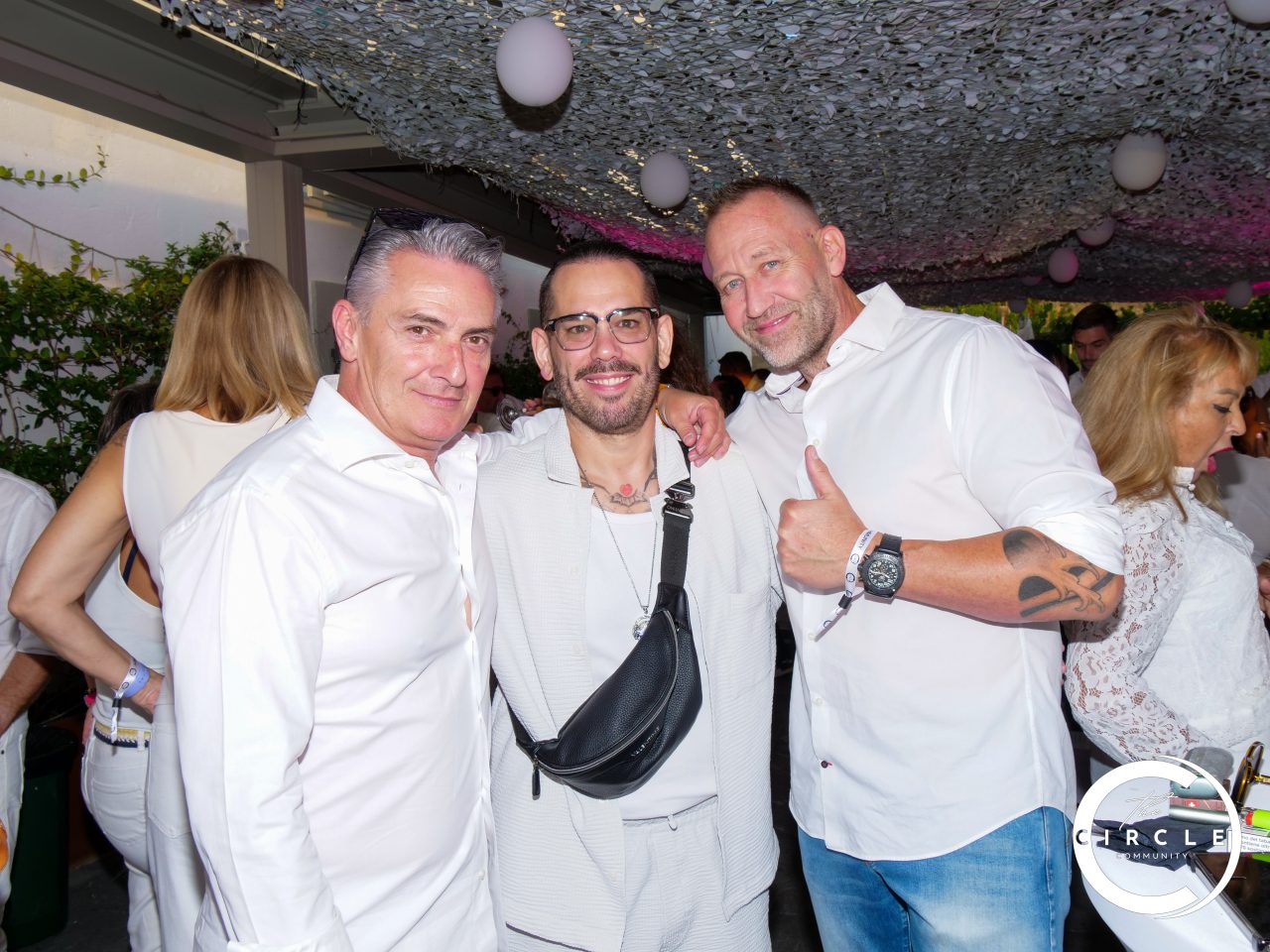The Circle White 23