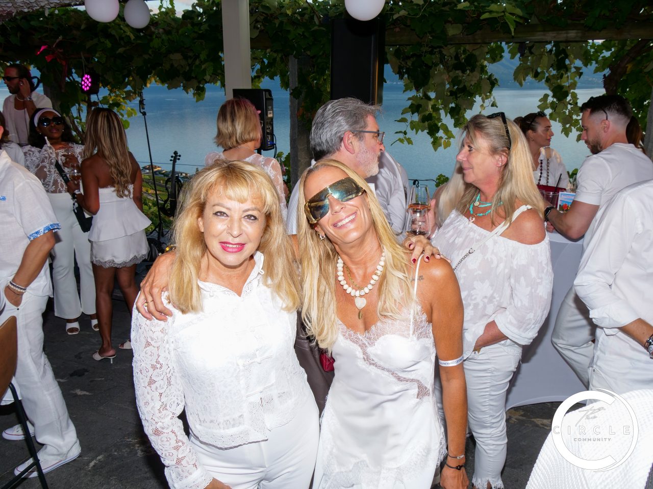 The Circle White 24