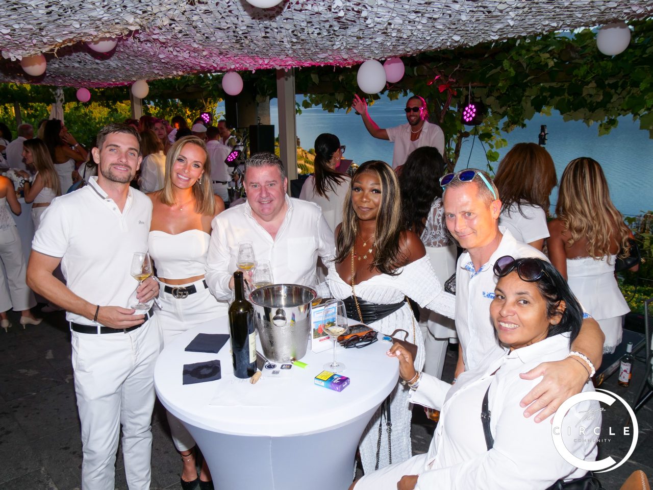 The Circle White 34