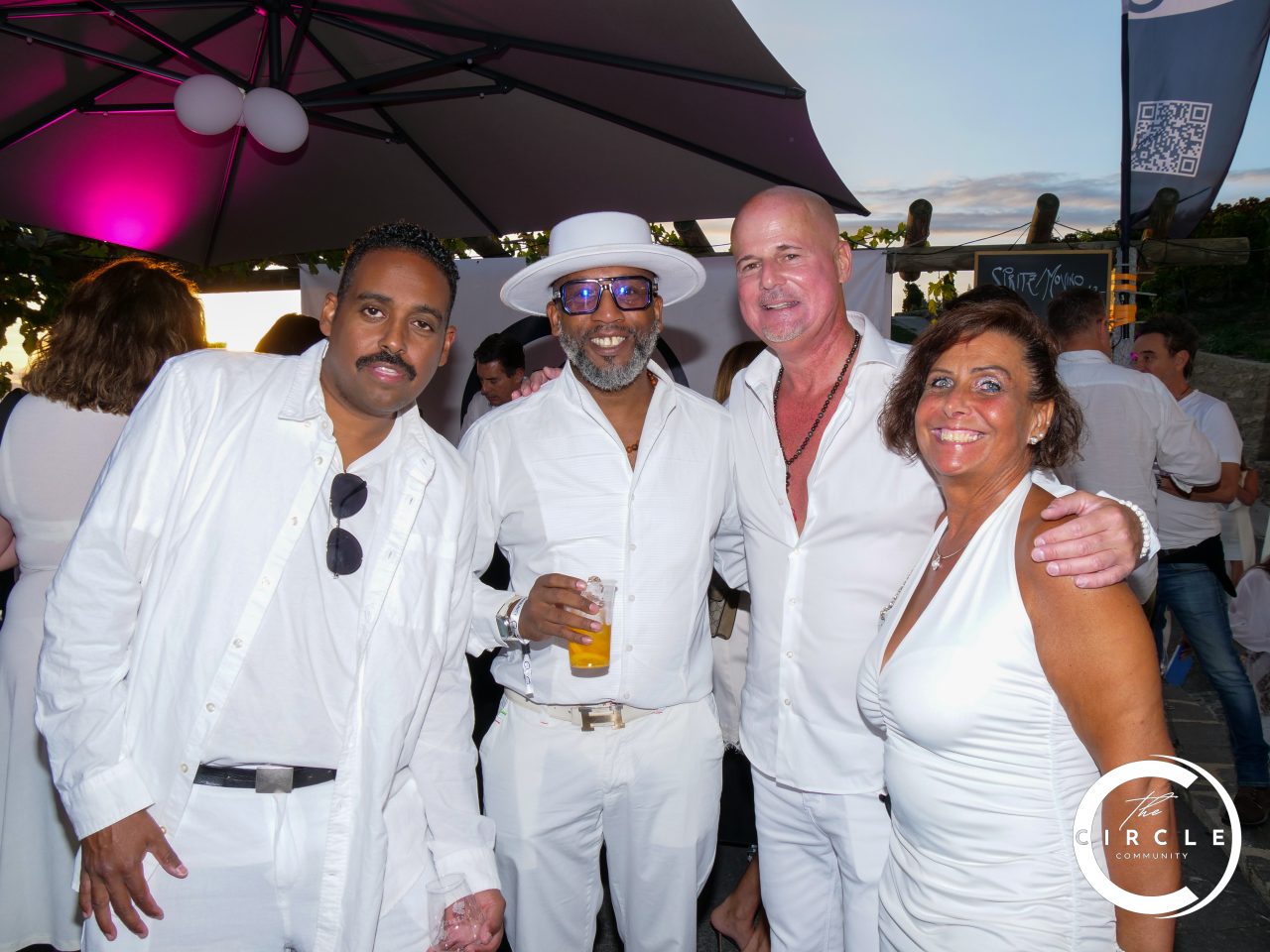 The Circle White 37