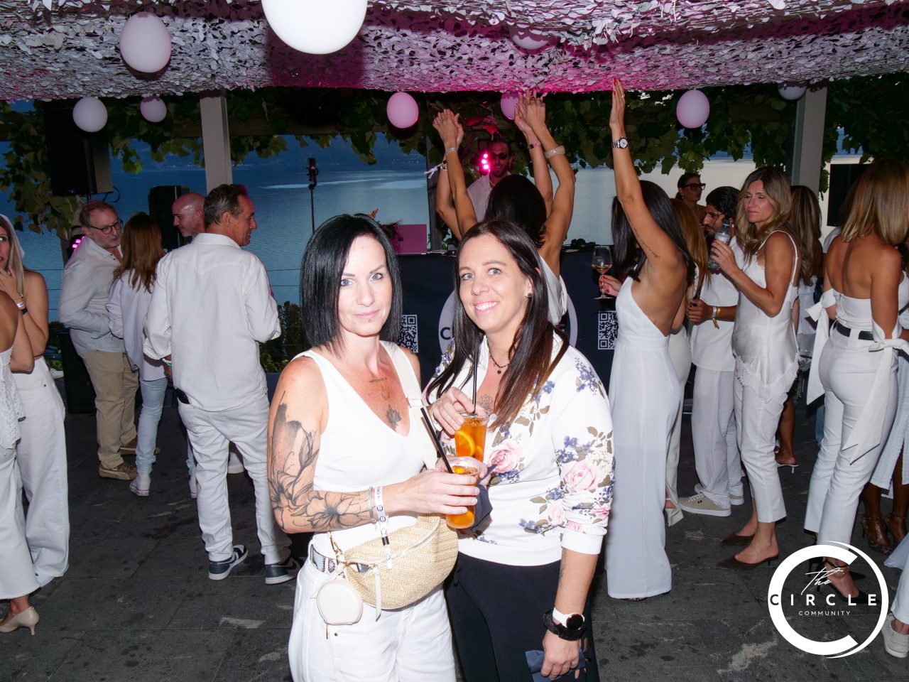 The Circle White 40