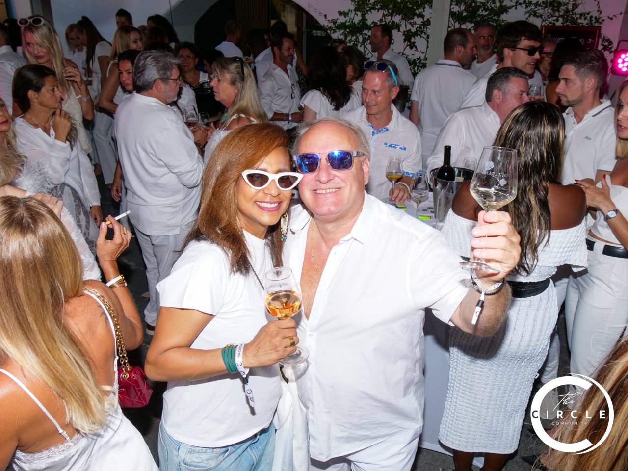 The Circle White 44