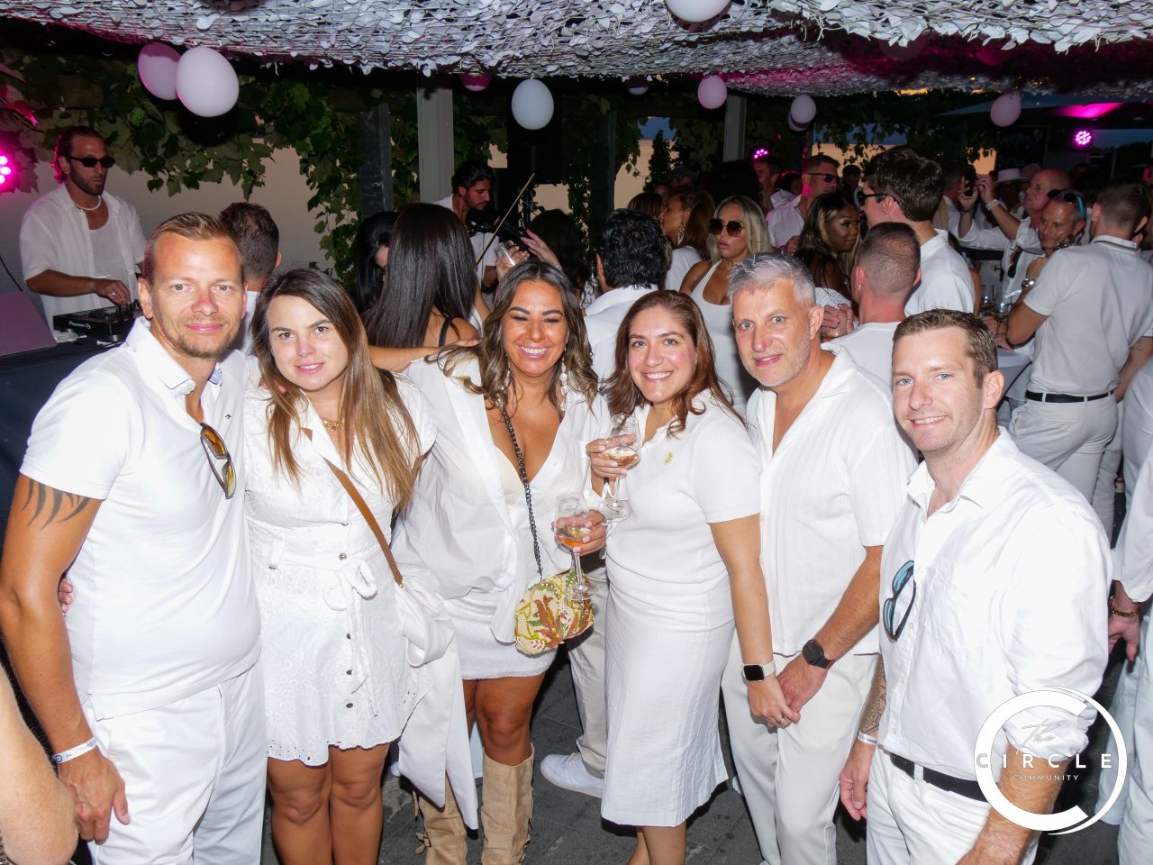 The Circle White 56