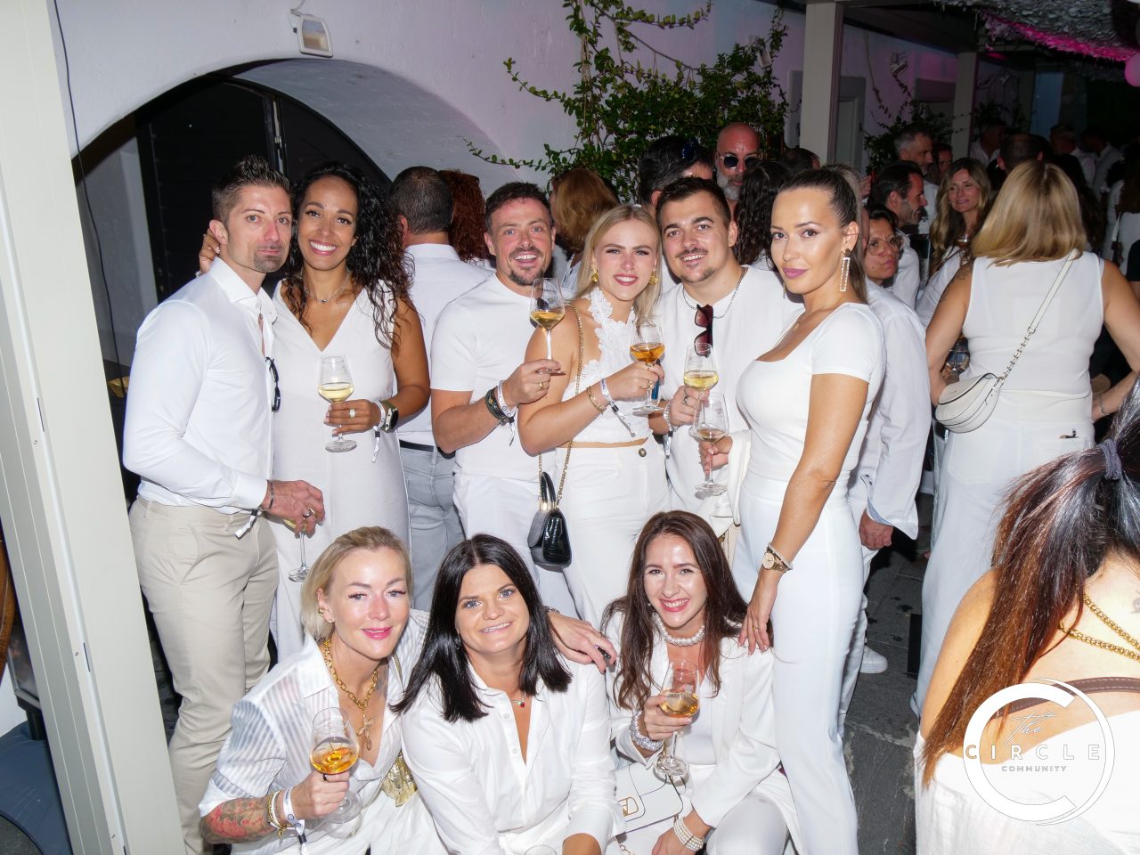 The Circle White 58