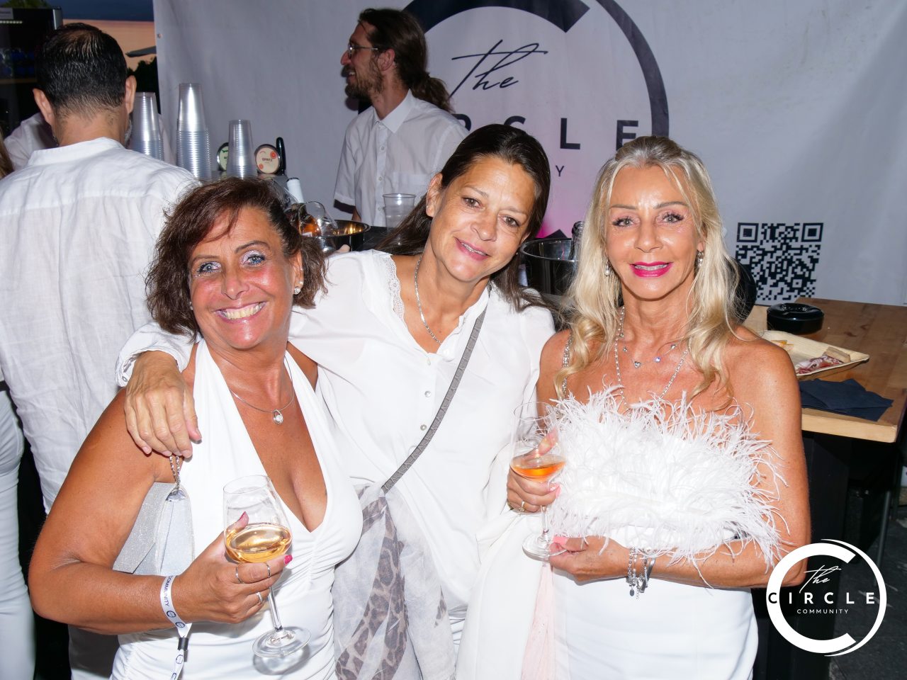 The Circle White 60