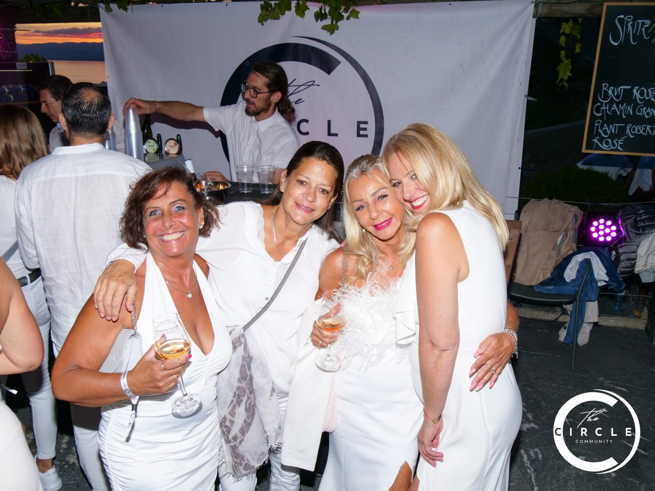 The Circle White 61