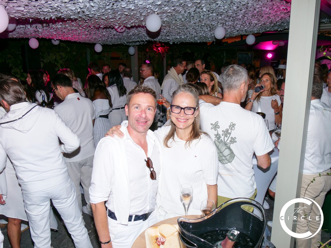 The Circle White 71