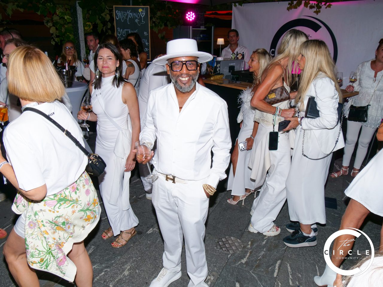 The Circle White 72