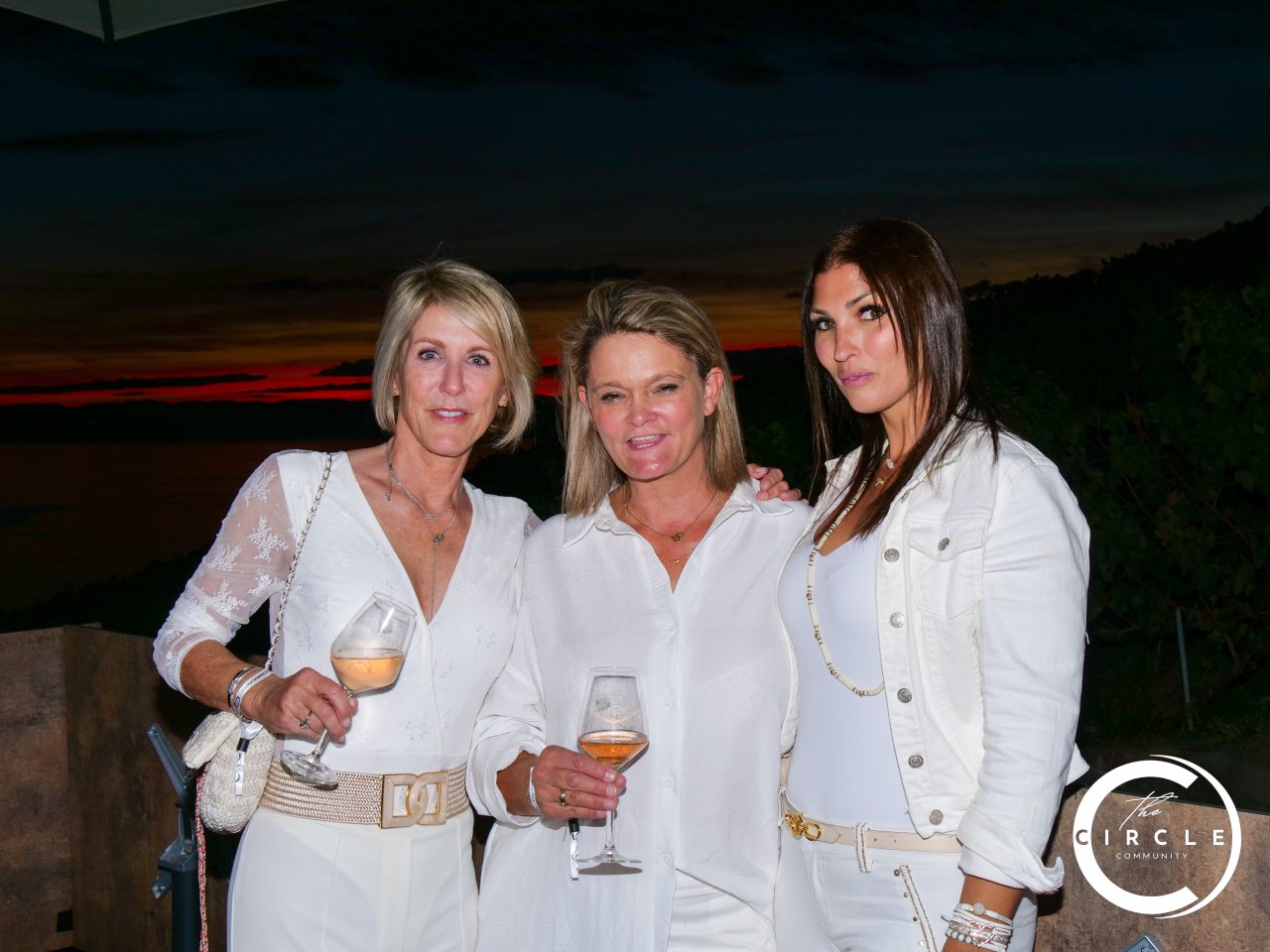The Circle White 74