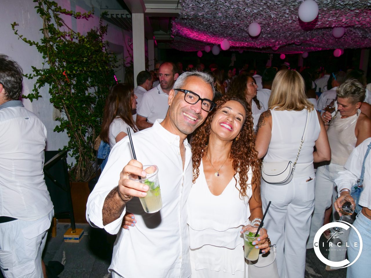 The Circle White 75