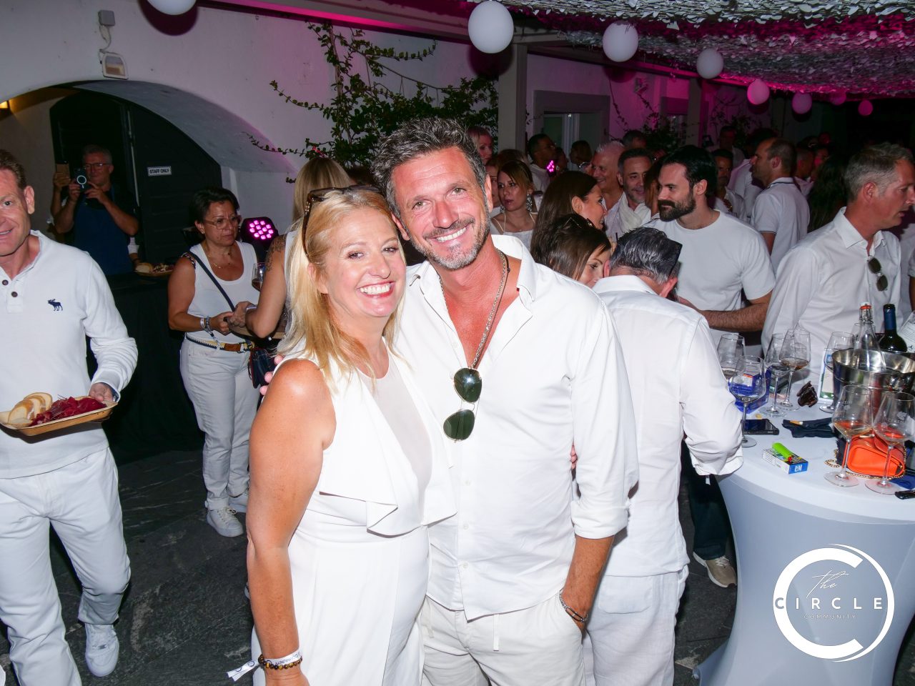 The Circle White 77