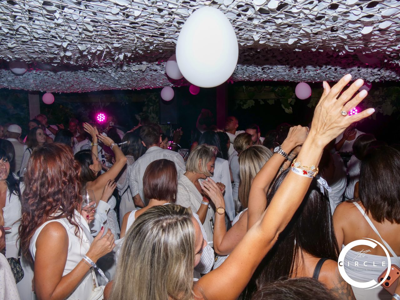 The Circle White 84