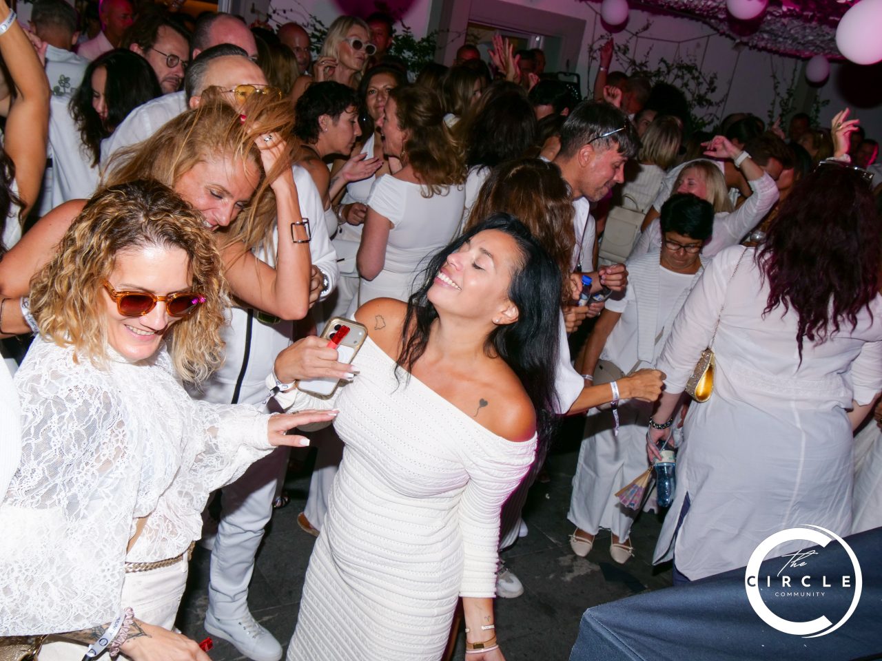 The Circle White 88