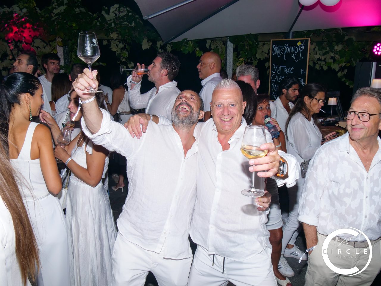 The Circle White 90